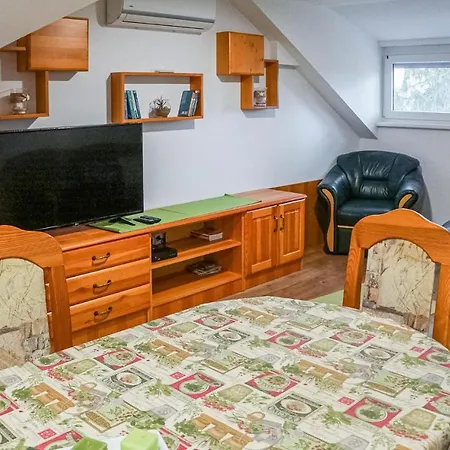 Stunning In W/ 3 Bedrooms Lejlighed Ábrahámhegy