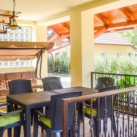 Lejlighed Stunning In W/ 3 Bedrooms Ábrahámhegy